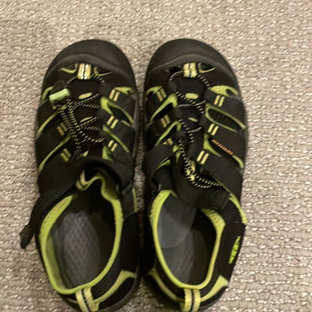 Keens Water shoes/sandals - size 5